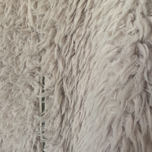 VINTAGE -snuggly soft and oh so comfy faux fur. - Picture 2 of 3